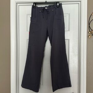 Dickies women’s scrub pants. Single back pocket and side pocket